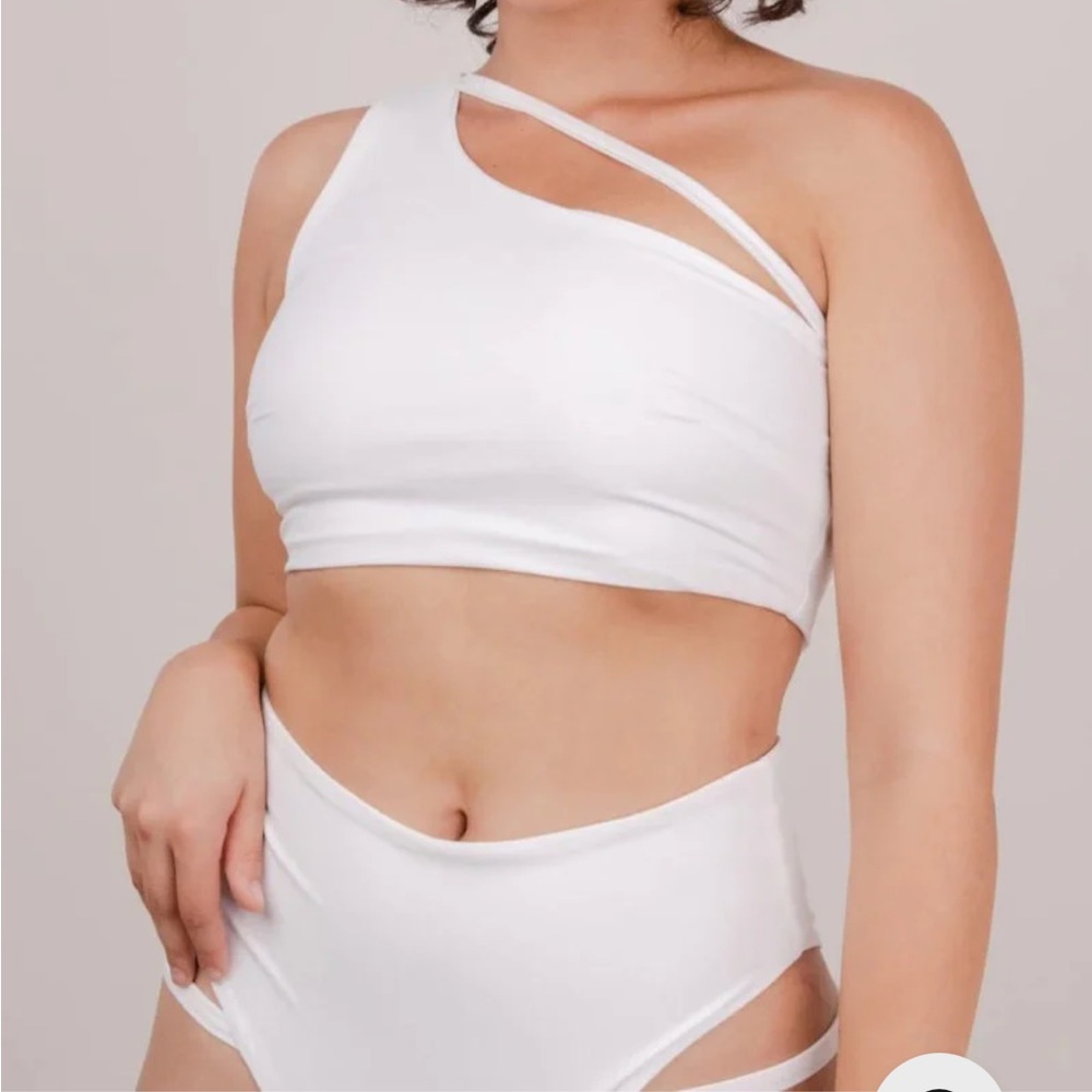 FANNA Flow Top and Shorts Set -White